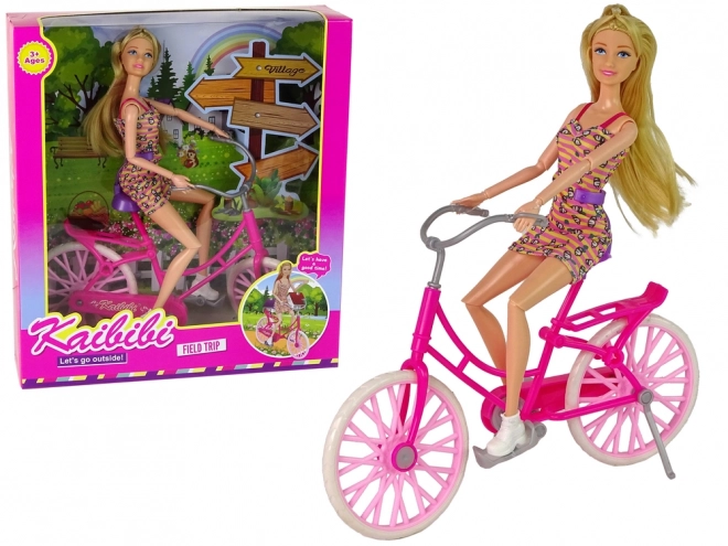 Bambola in bicicletta rosa