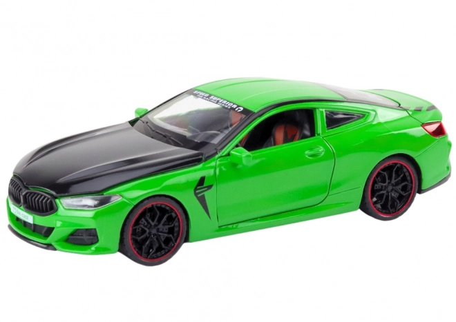 Auto sportiva verde in metallo con elementi apribili 1:24