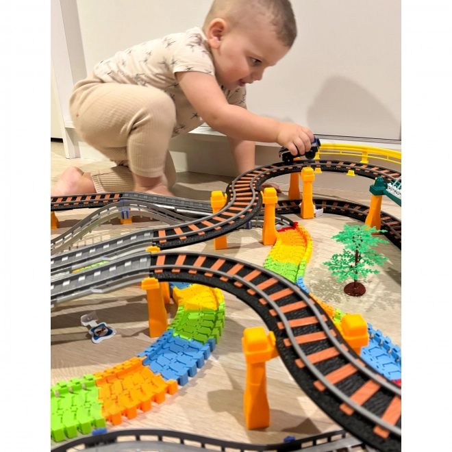 Set pista da corsa e trenino elettrico 2 in 1