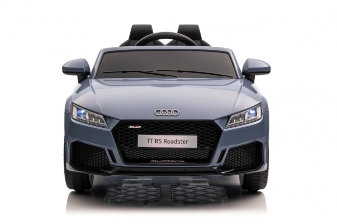 Auto elettrico Audi TT RS blu chiaro