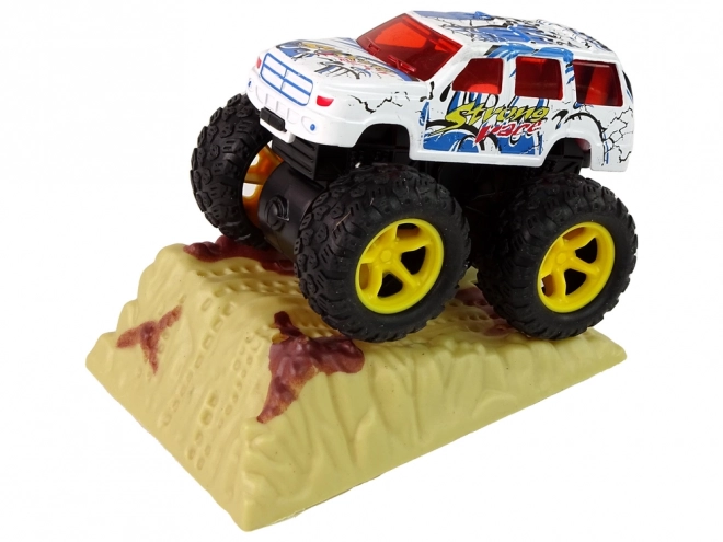 Macchina giocattolo Monster Truck con gomme in gomma e rampa