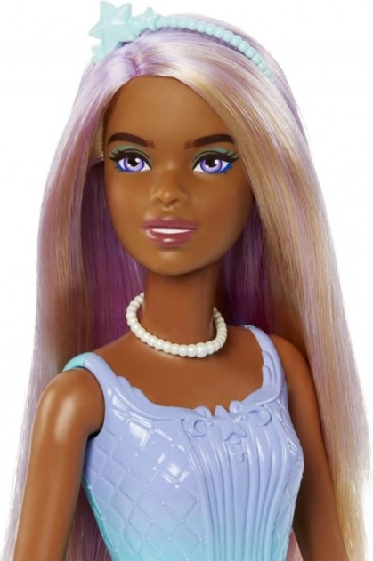 Capelli lunghi con mèches e accessori