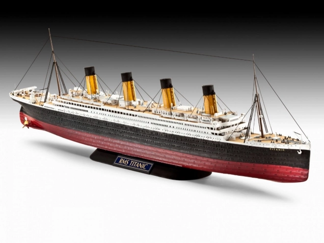 Modello in plastica del RMS Titanic
