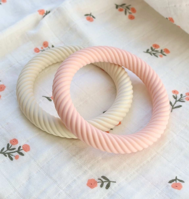 A Little Lovely Company Dentizione in silicone con foglie 2 pezzi – Fragole con panna