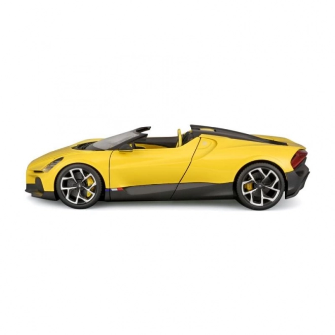 Modello di auto Bugatti Mistral in scala 1:18 - Giallo