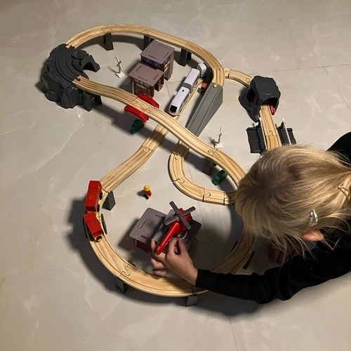 Trenino in legno a batteria per bambini