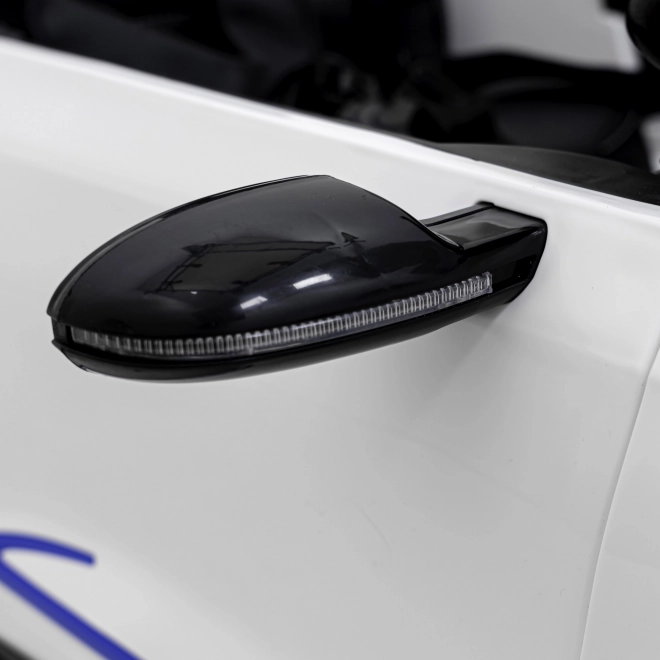 Mercedes Benz AMG EQA per bambini Bianco + Telecomando + Cinture di sicurezza a 5 punti + EVA + Display MP3 + LED
