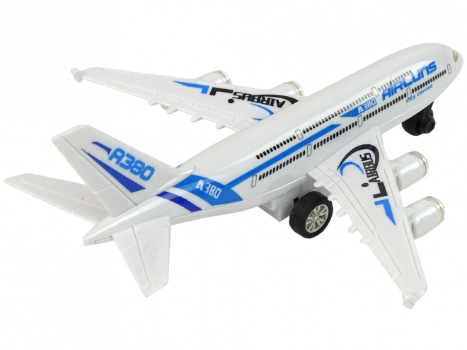 Aereo passeggeri bianco con dettagli blu luci e suoni
