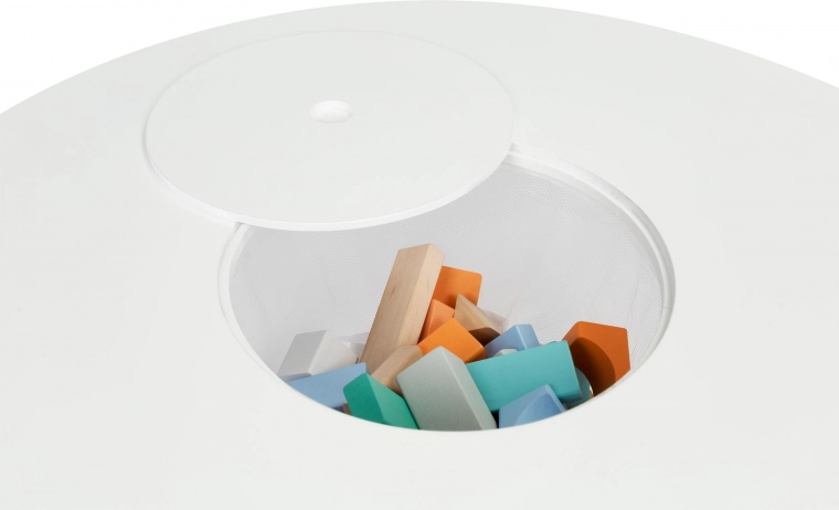 Vano portaoggetti integrato sotto il coperchio