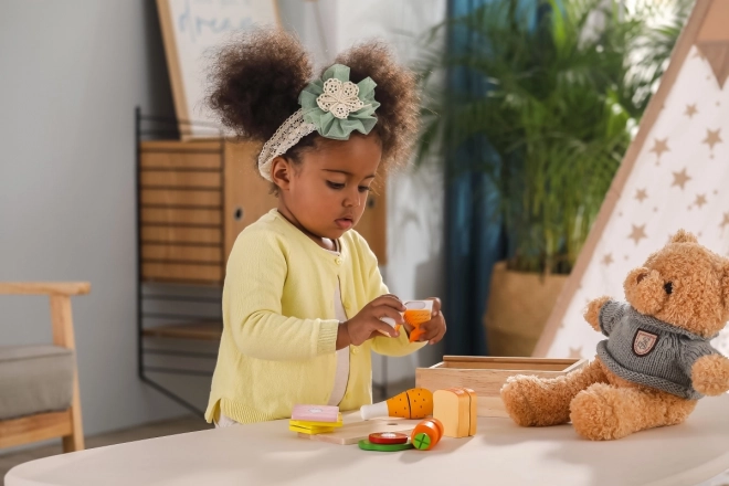 Cibo in legno per bambini da tagliare