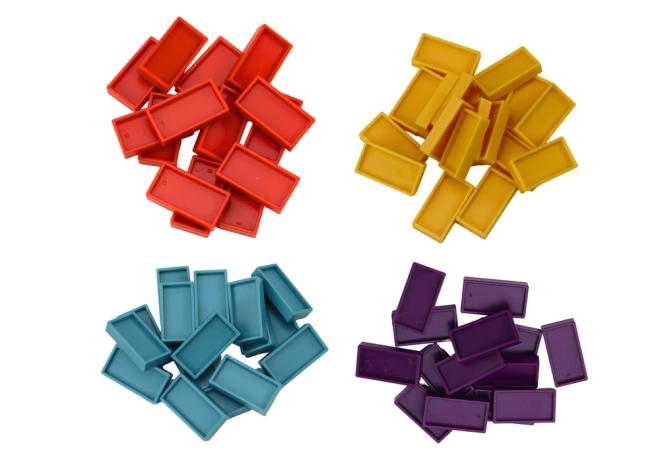 Quattro set di domino colorati
