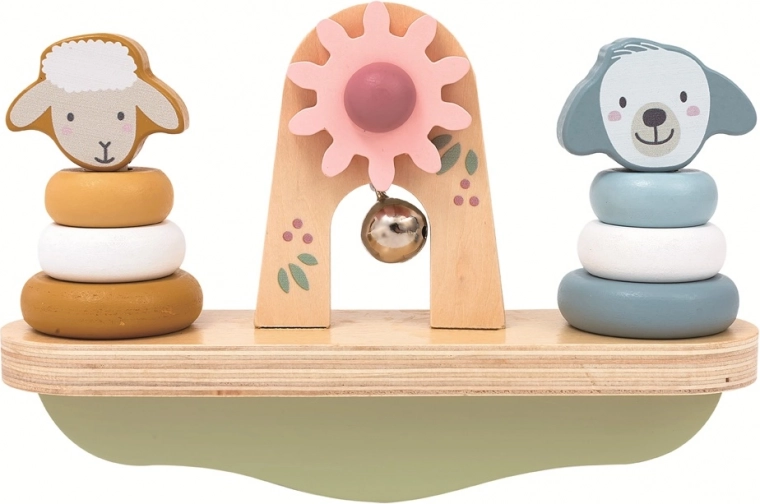 Equilibrio giocoso con pecorella e cagnolino