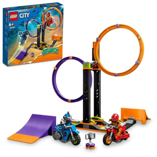 Sfida acrobatica di LEGO City con cerchi rotanti