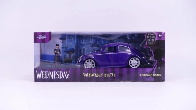 Volkswagen Maggiolino 1972 con figura di Wednesday