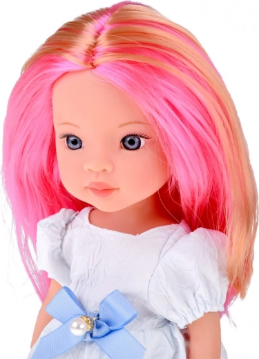 Outfit elegante con fiocco blu