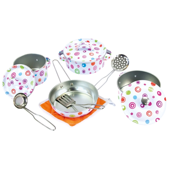 Set metallico realistico per una piccola cucina