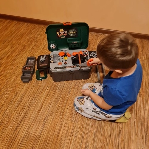 Officina giocattolo con valigia per bambini