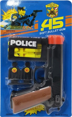 Pistola della polizia con bersaglio e proiettili morbidi