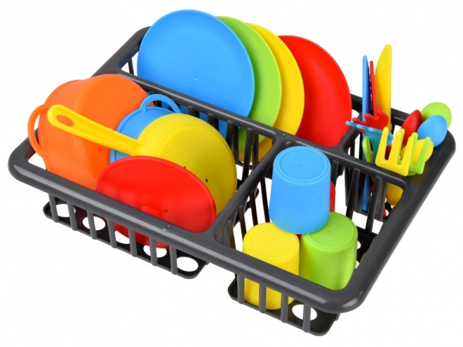 Set da cucina con pentole, piatti e scolapiatti