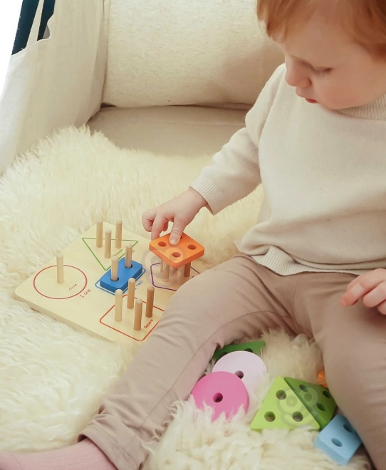 Puzzle di legno con forme geometriche