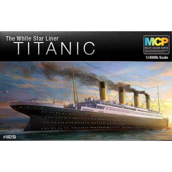 Modello in plastica del RMS Titanic White Star Liner