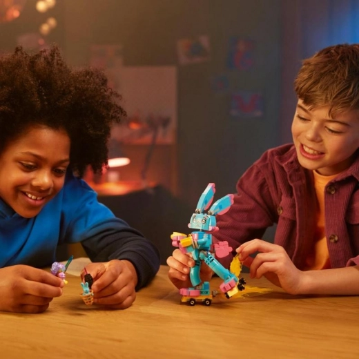 Minifigure di Izzie e accessori per la storia