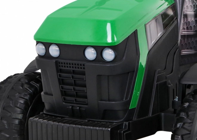 Trattore in titanio con rimorchio verde