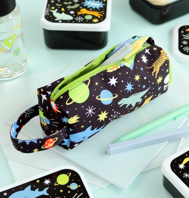 Astuccio per pastelli di A Little Lovely Company – Universo