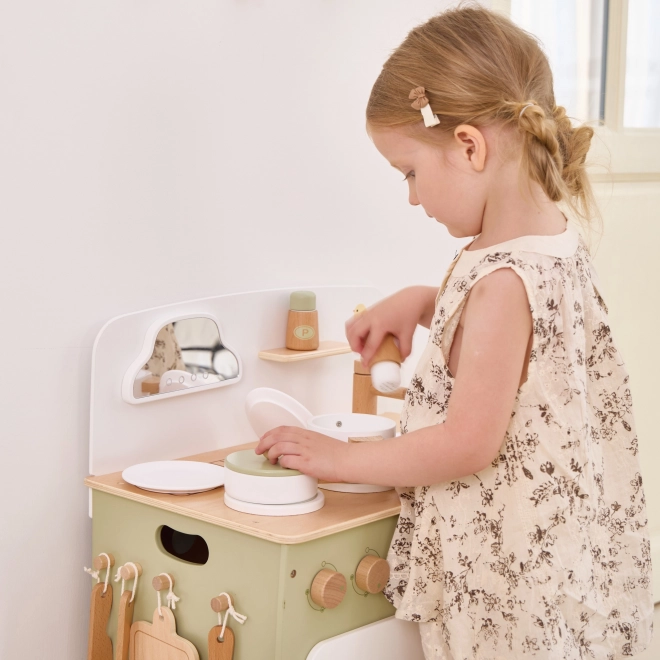 Cucina in legno con accessori
