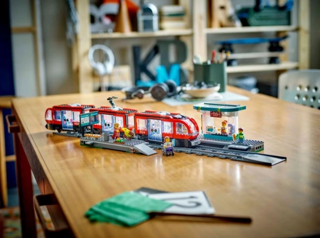 Tram cittadino con stazione LEGO City