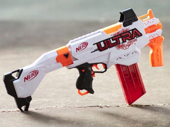 Pistola Nerf Ultra Focus con munizioni in schiuma