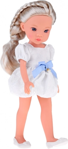 Outfit elegante con dettaglio perlato