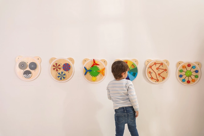 Gioco da Parete in Legno a Forma di Orso