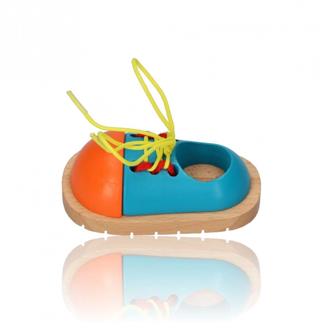 Scarpa in legno per allacciatura