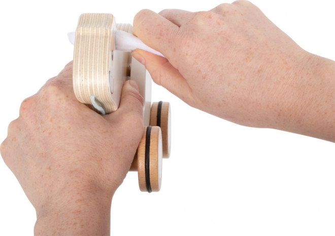 Giocattolo da trascinare in legno Coniglio con orecchie fruscianti di Small Foot