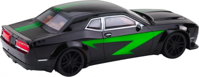 Auto sportivo nero con linee verdi