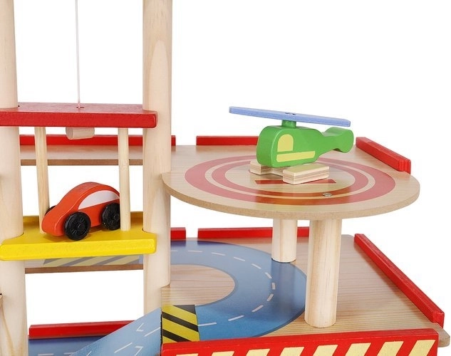 Divertimento multilivello con ascensore ed eliporto