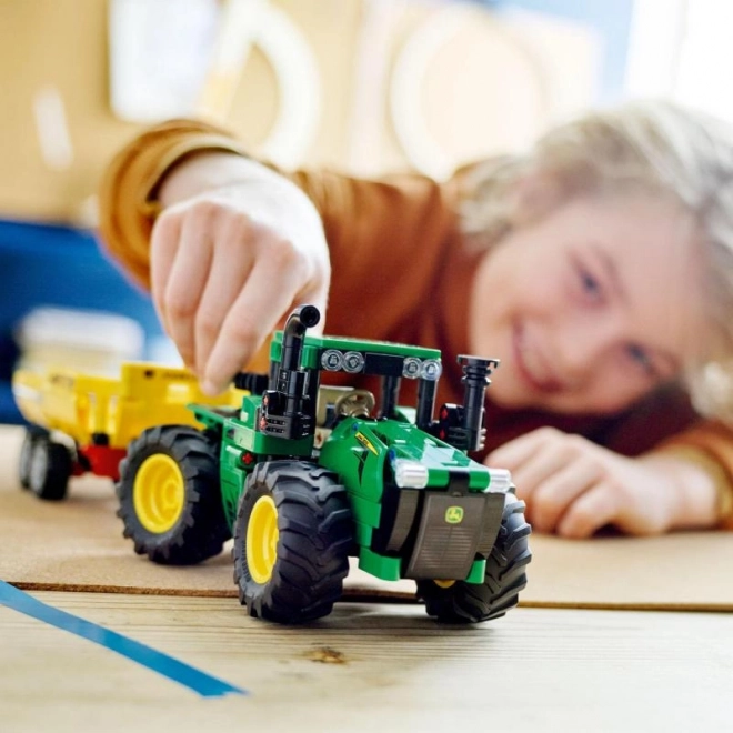 LEGO Technic John Deere 9620R 4WD trattore