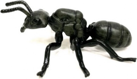 Figurina della formica nera lucida
