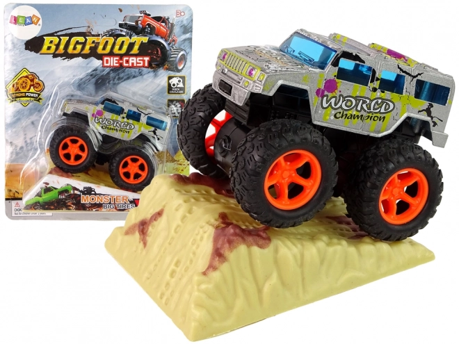 Macchina giocattolo Monster Truck con gomme in gomma e rampa