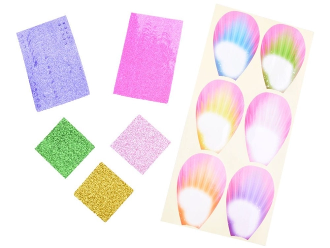 Decorazione delle ali con adesivi e glitter