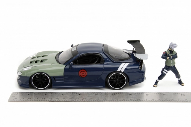 Mazda RX-7 93 con figura Naruto