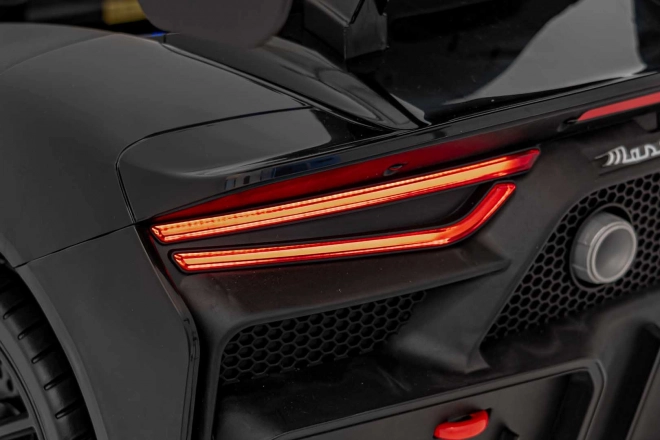 Maserati MC20 GT2 veicolo nero