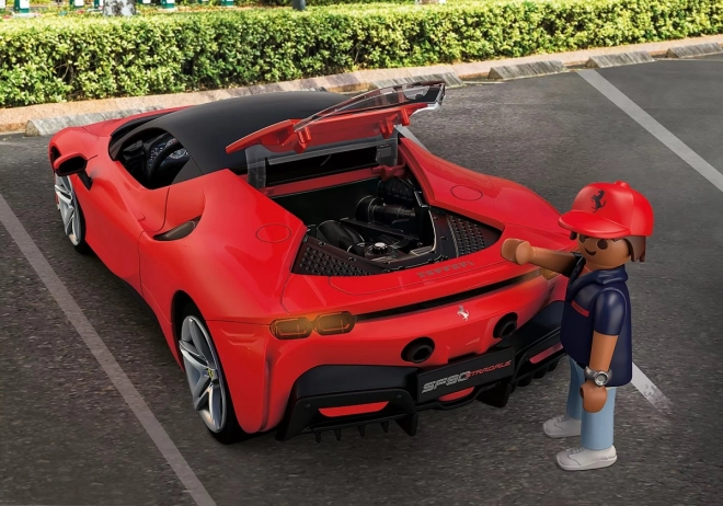 Motore V8 dettagliato e cofano posteriore apribile