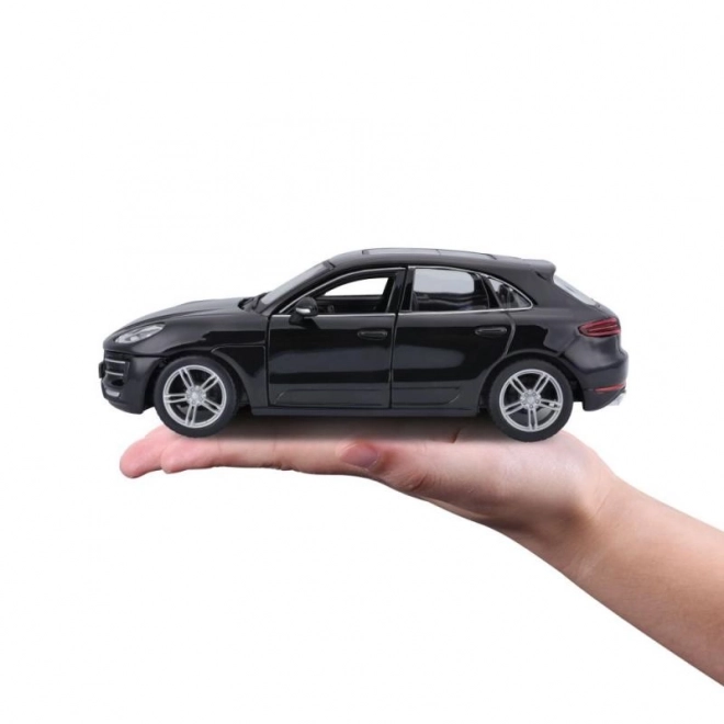 Porsche Macan Nero in Scala 1:24 di Bburago