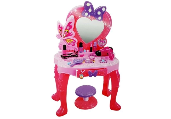 Specchio a cuore per un tocco principesco