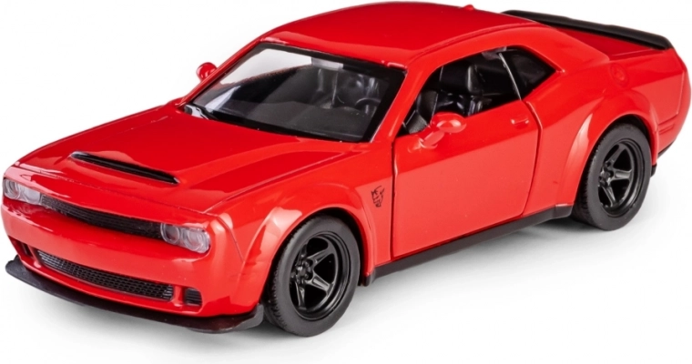 Carrozzeria in metallo e pneumatici in gomma