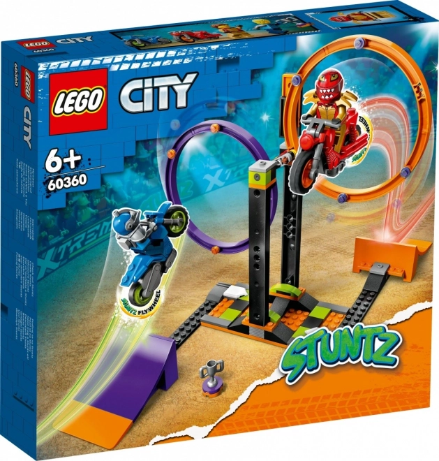 Sfida acrobatica di LEGO City con cerchi rotanti