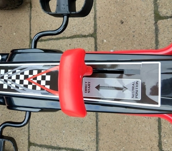 Kart a pedali + Pneumatici gonfiabili + Sedile regolabile – Rossa