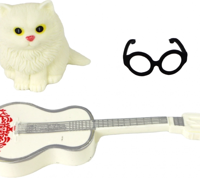 Adorabile gattino e accessori